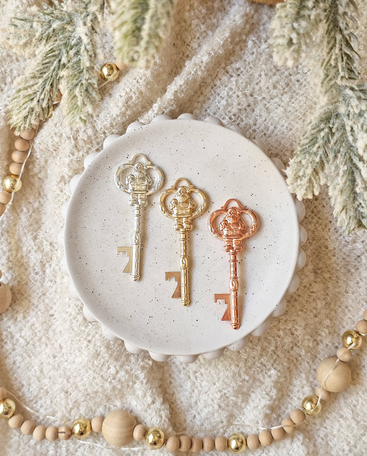 Wavy Bow Santa Key Plaque
