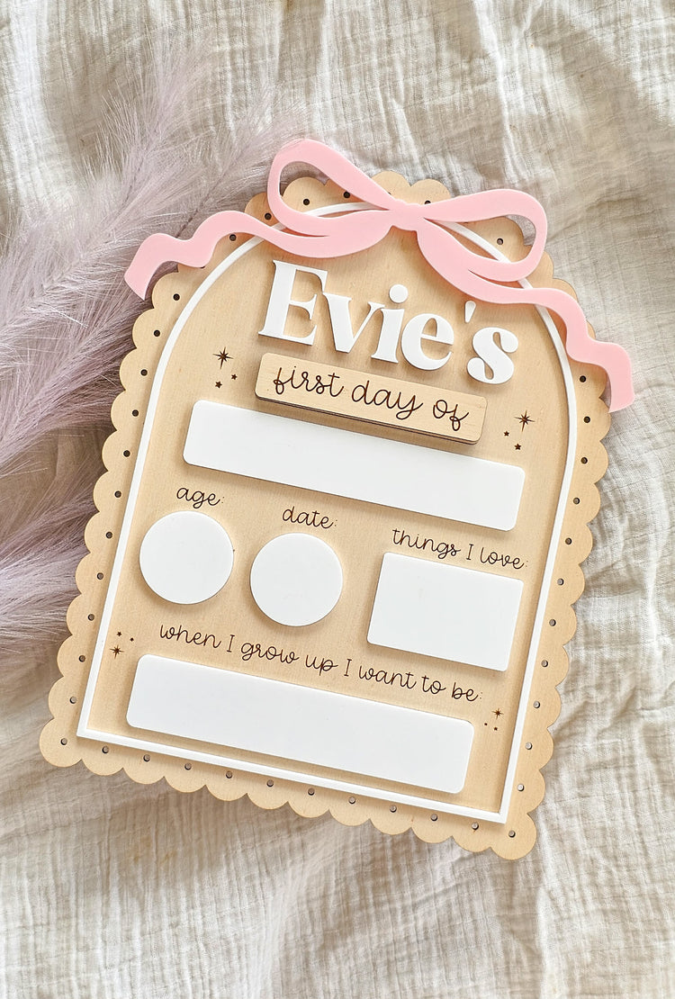 Vintage Scallop Bow First / Last Day Back to School Board