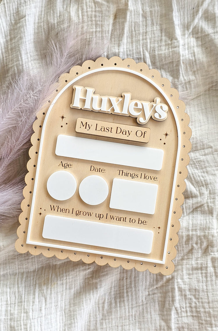 Vintage Scallop Arch First / Last Day Back to School Board