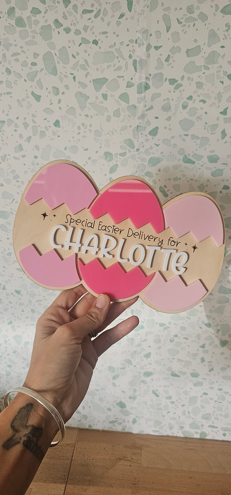 Cracked egg crate plaque - Charlotte