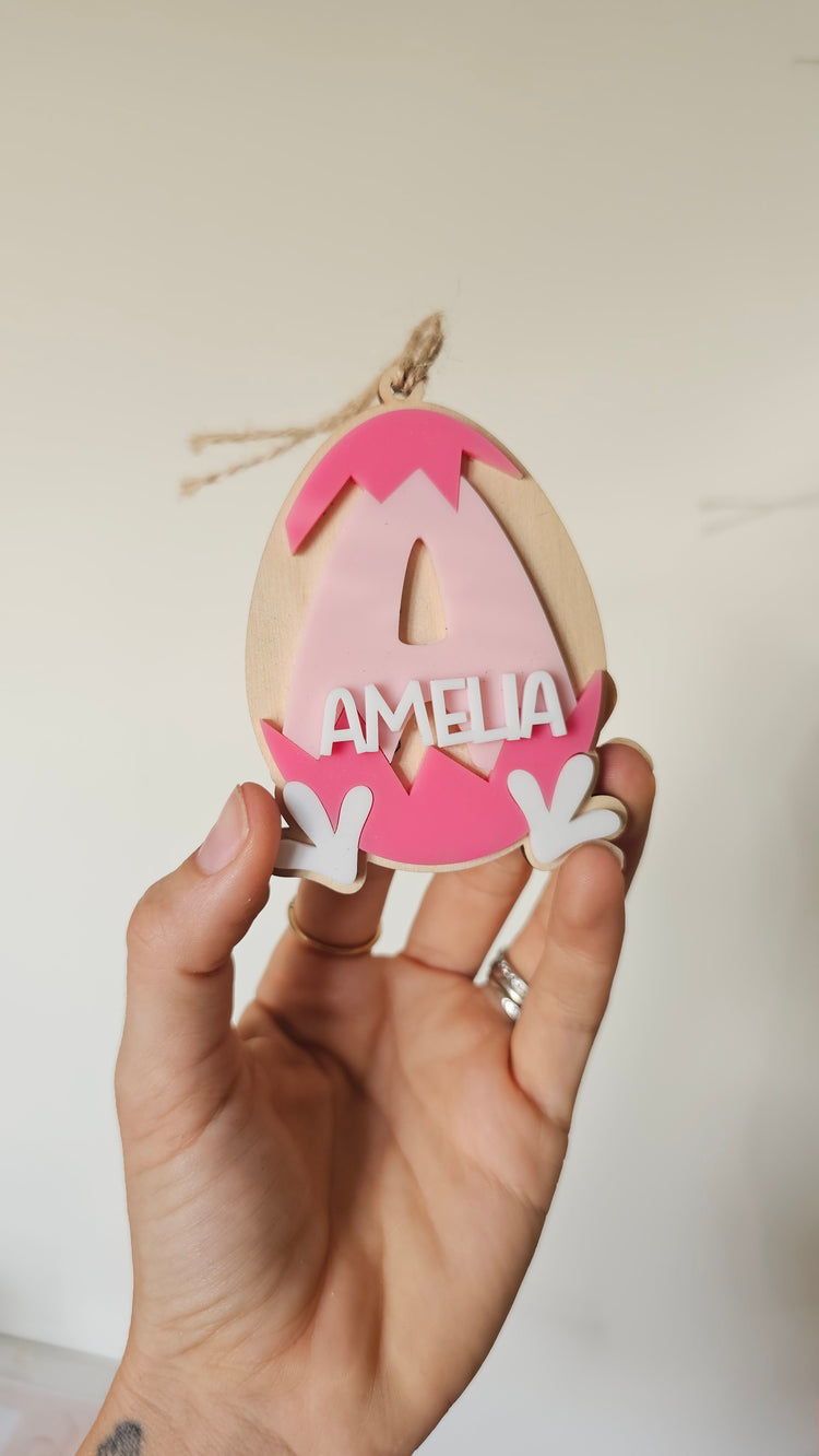 Cracked egg tag - Amelia