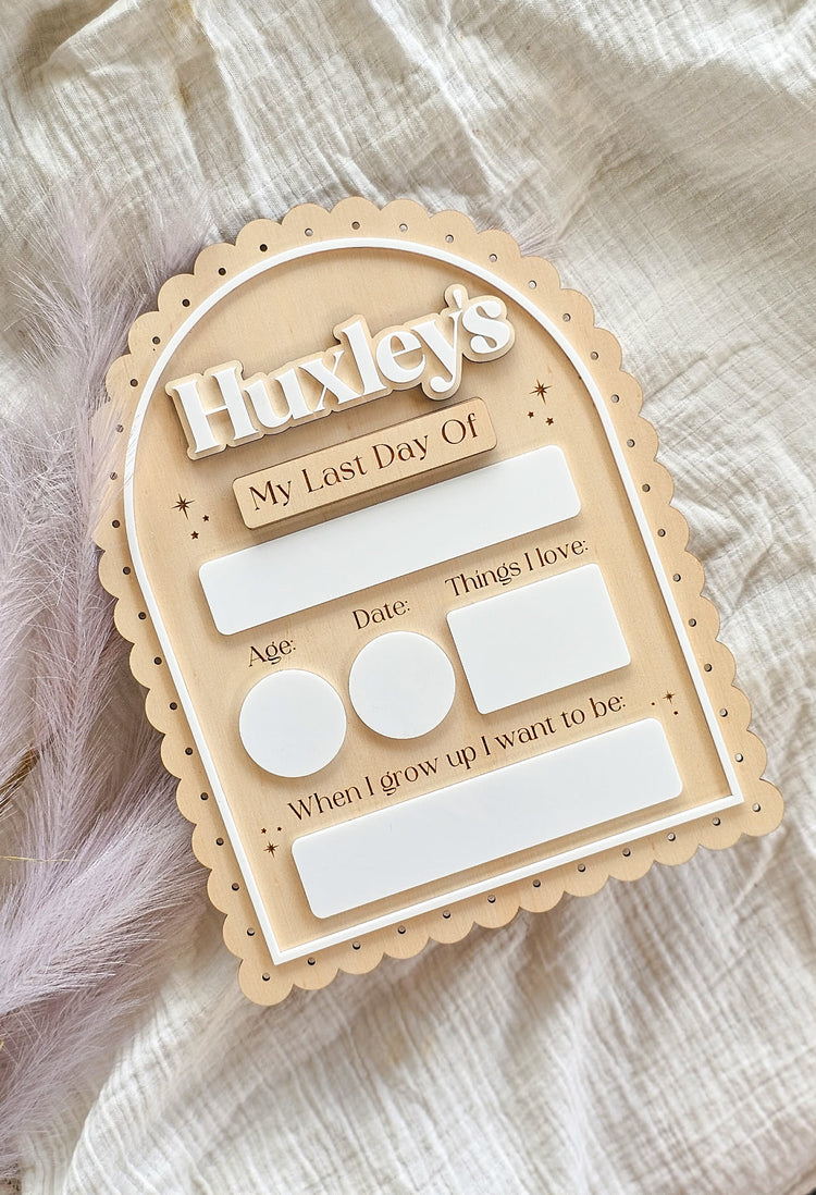 Vintage Scallop Arch First / Last Day Back to School Board