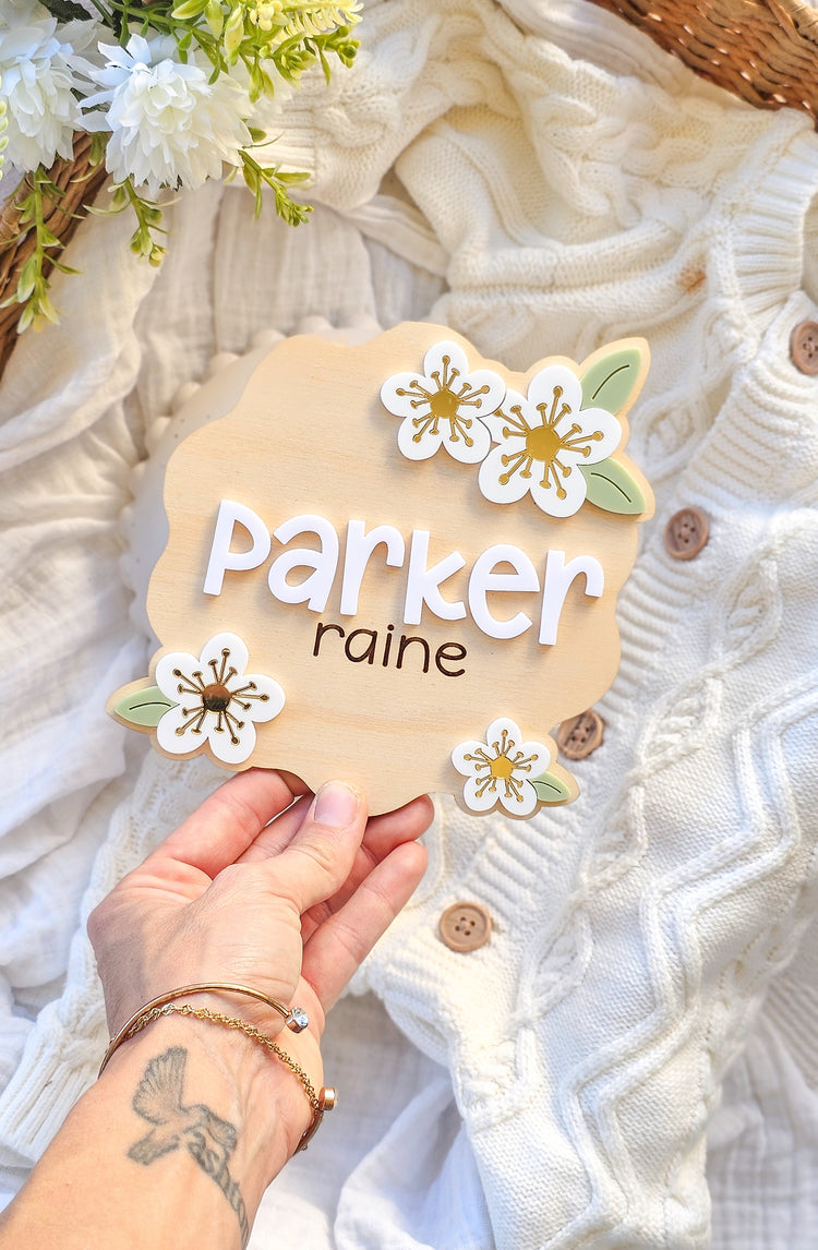 Personalised Name Plaque - Daisy with leaves