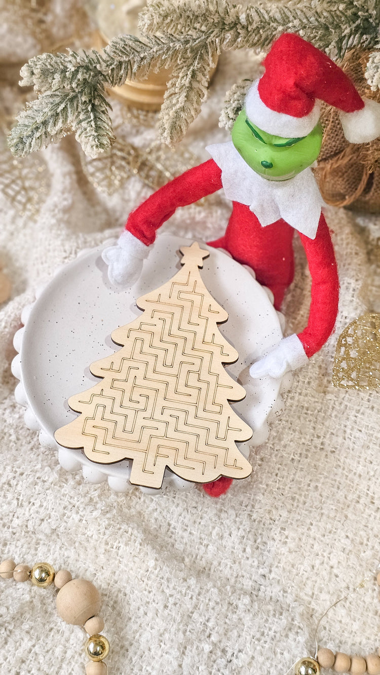 Elf Christmas Maze Prop