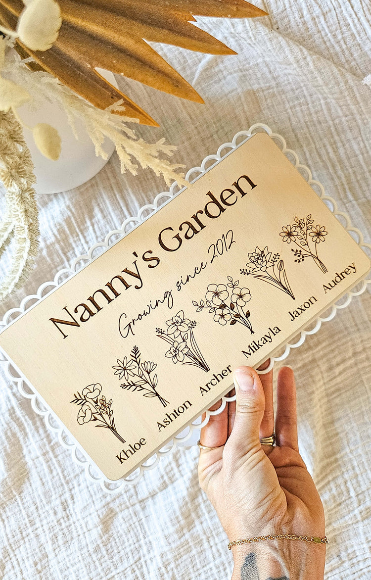 Nanny's Garden Scallop Plaque