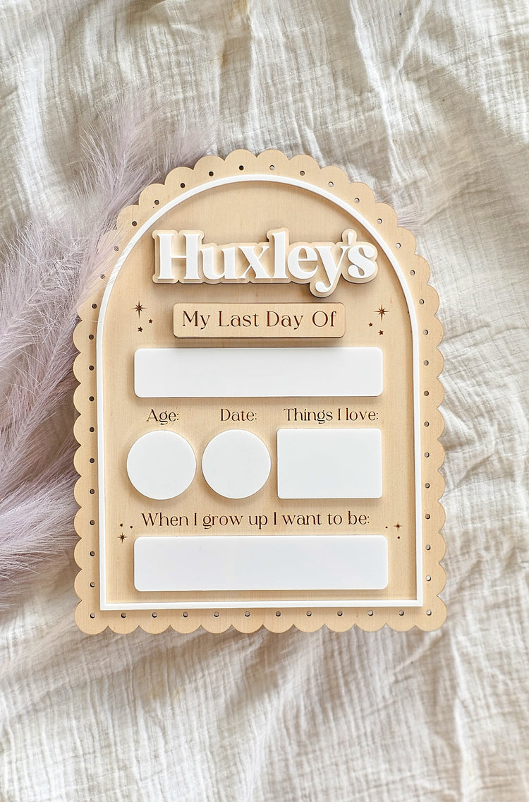 Vintage Scallop Arch First / Last Day Back to School Board