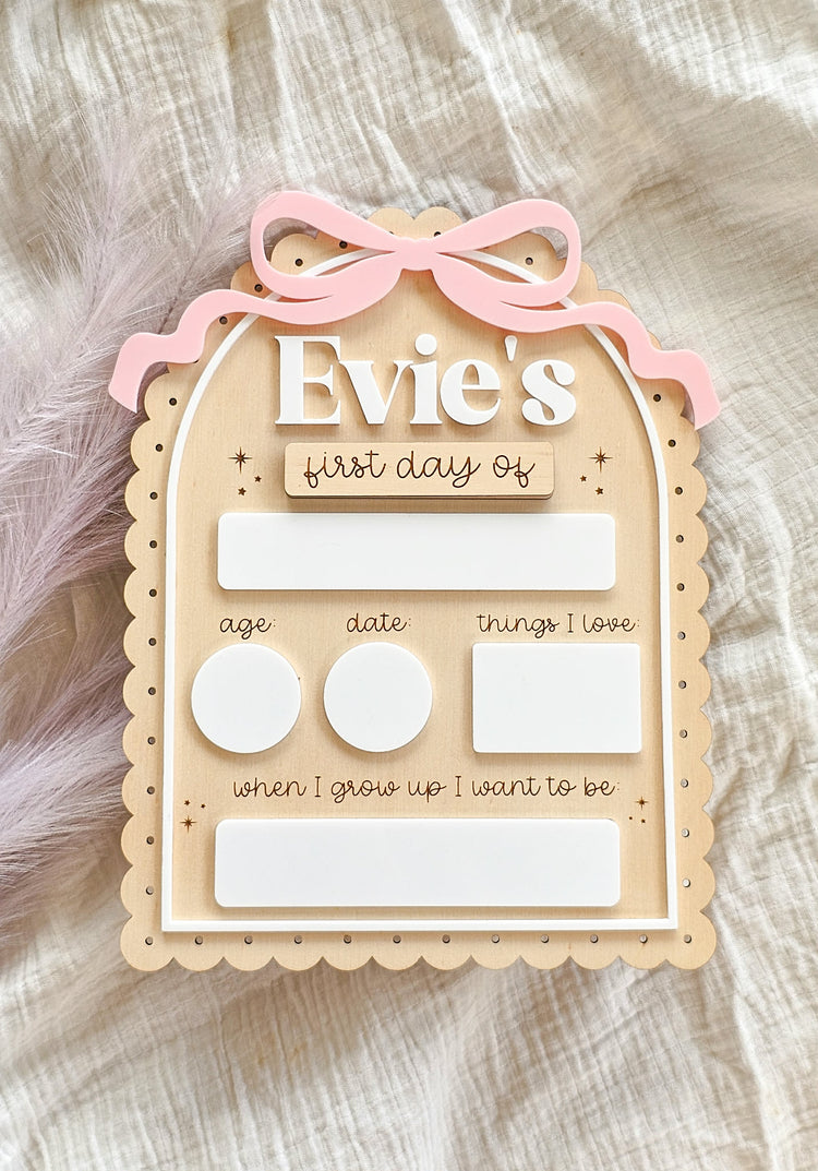 Vintage Scallop Bow First / Last Day Back to School Board