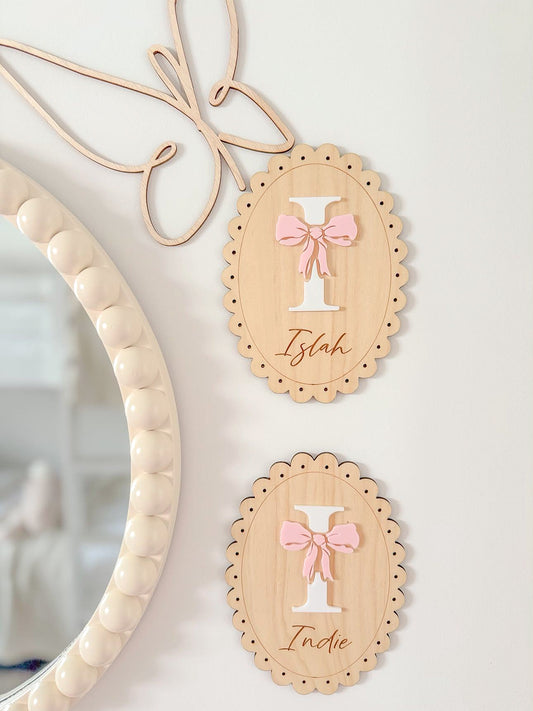 Vintage Oval Personalised Plaque - Bow Letter