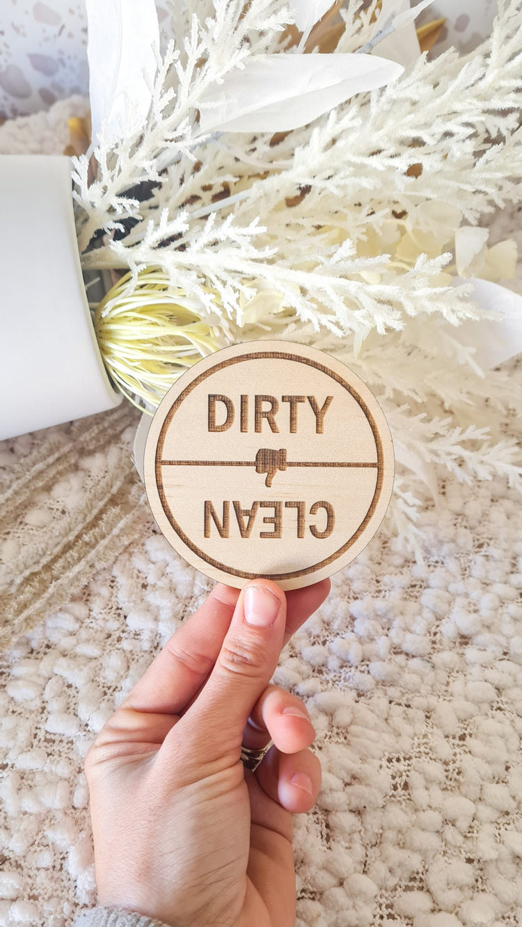 Dirty/Clean Circle Magnet – Timber